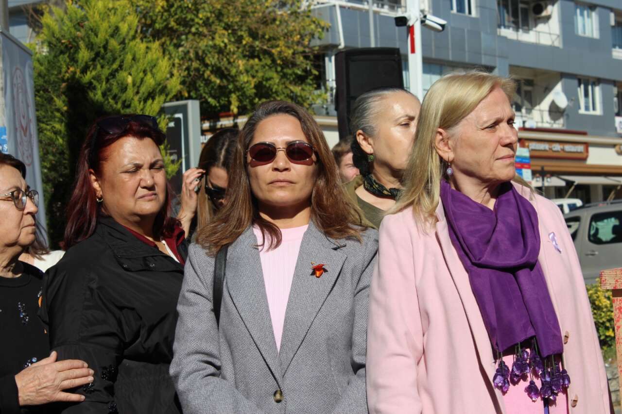 Zincirli Sandalyeler Açıldı, Muğla Meydanları Kadına Şiddete Hayır Dedi 3